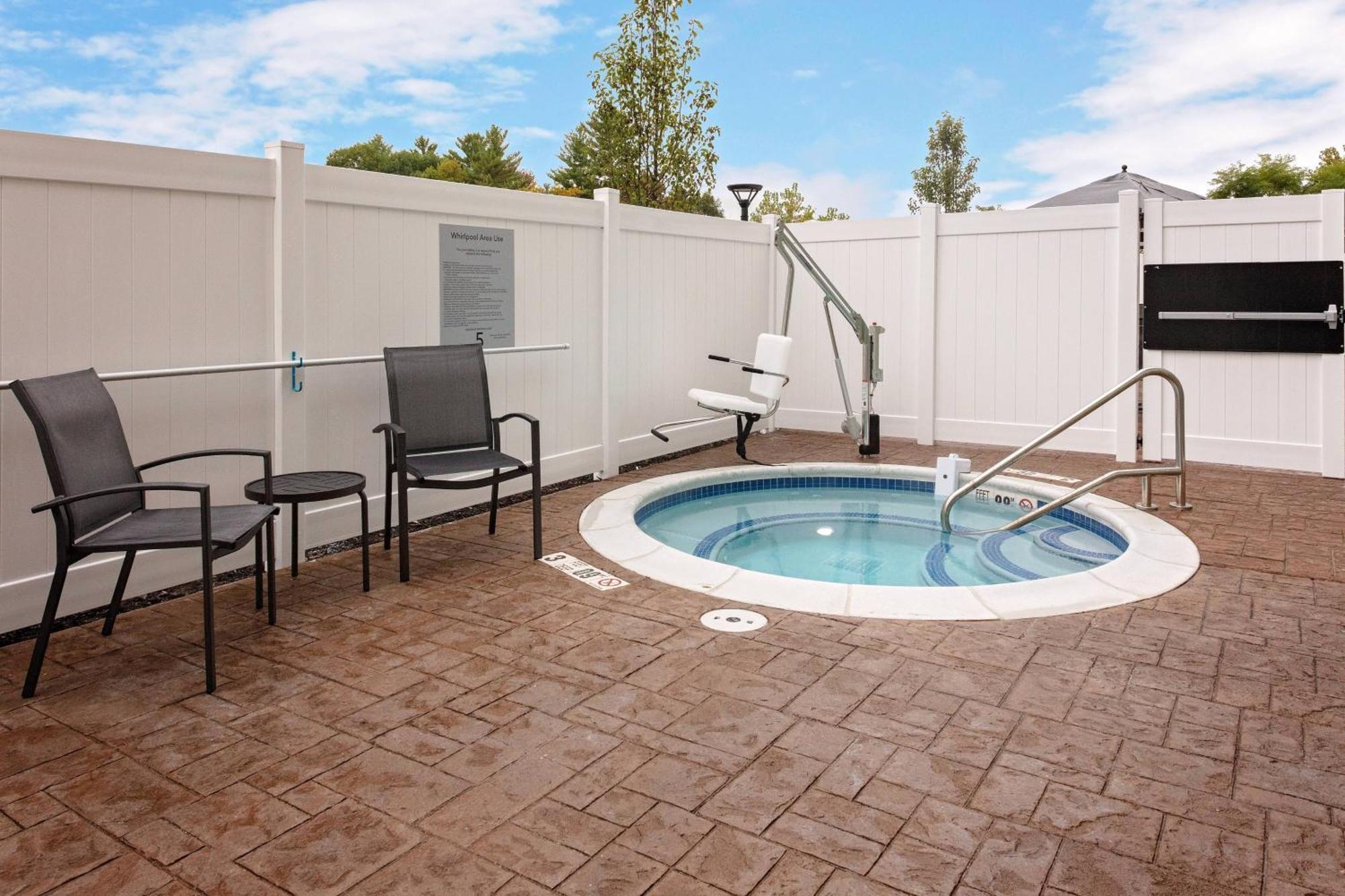 Fairfield Inn & Suites By Marriott Queensbury Glens Falls/Lake George Exterior foto